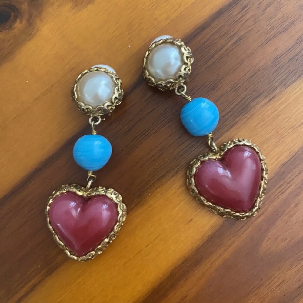 Chanel Heart Gripoix Dangle Earrings ❌no offer or trade❌ - Picture 2 of 8